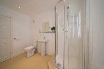 Boathouse Chalet - Bathroom