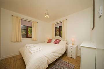 Boathouse Chalet - Bedroom